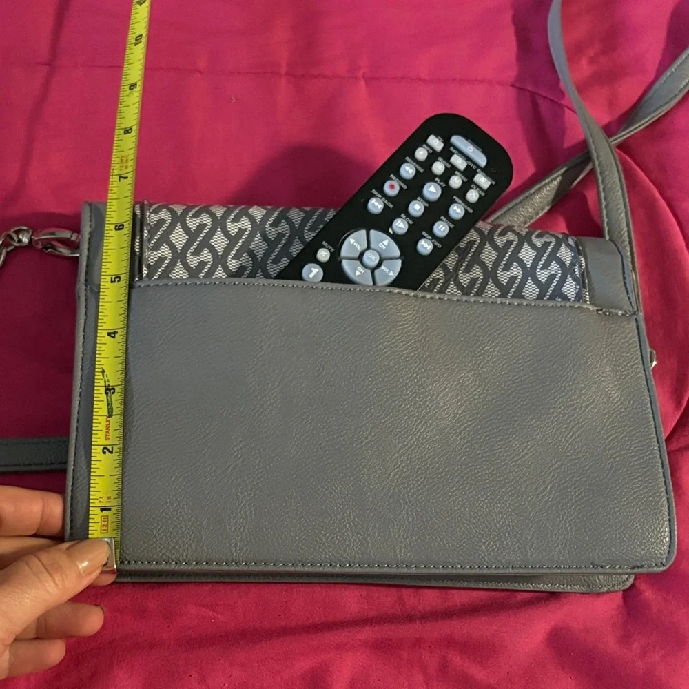 NEW Nine West Convertible Flap Gray White Chain Strap Crossbody Bag Purse